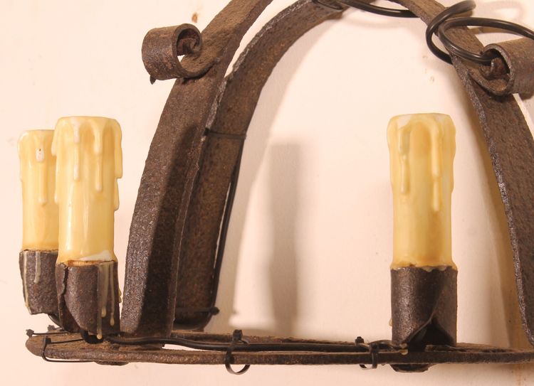 Coppia di applique da parete in ferro battuto in stile medievale