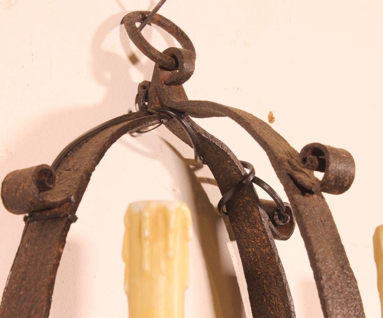Coppia di applique da parete in ferro battuto in stile medievale