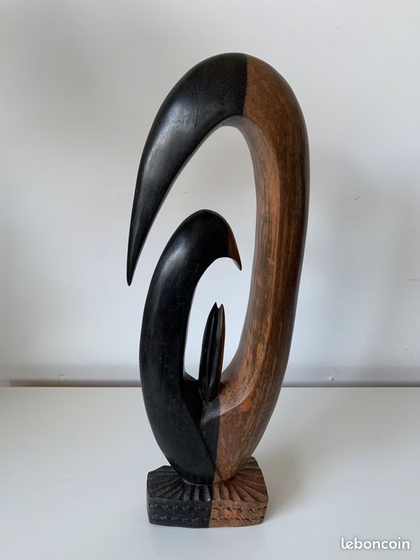 MCM handgeschnitzte Skulptur aus exotischem Holz (Ebenholz) - Abstrakte Vogelfamilie