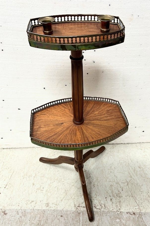 Louis XVI style mahogany dumb waiter XX century