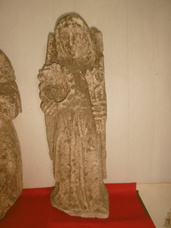 Sculture in pietra del XIII secolo