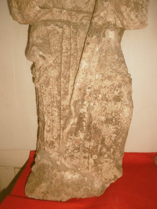 Sculture in pietra del XIII secolo