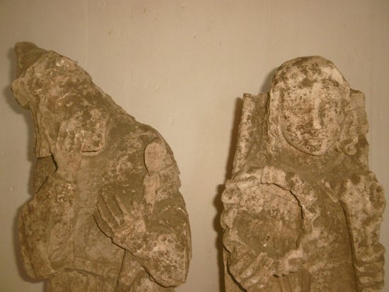 Sculture in pietra del XIII secolo