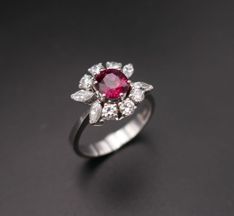 Vintage ring set with a natural intense red ruby (CGL certificate) and diamonds.