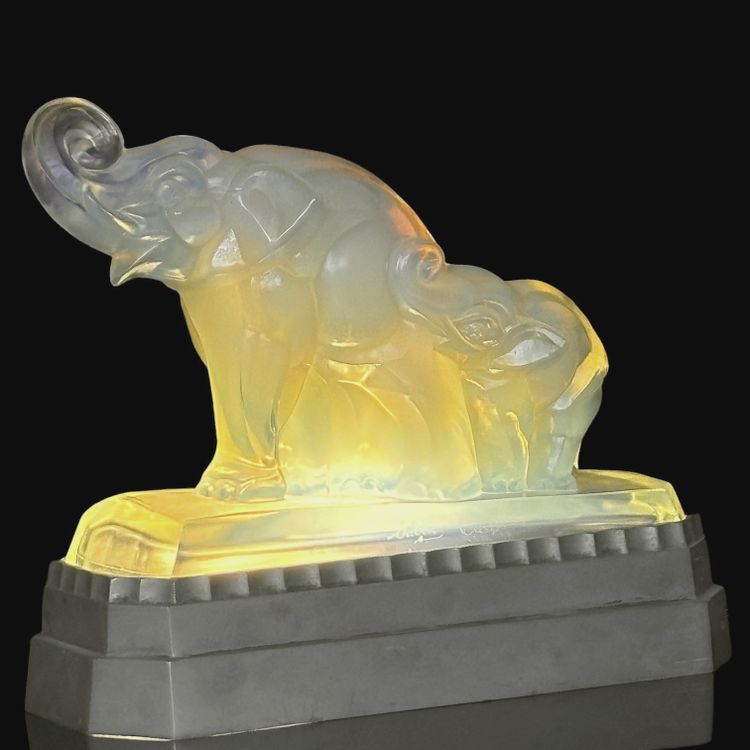Elephants Art Deco sculpture by Sabino