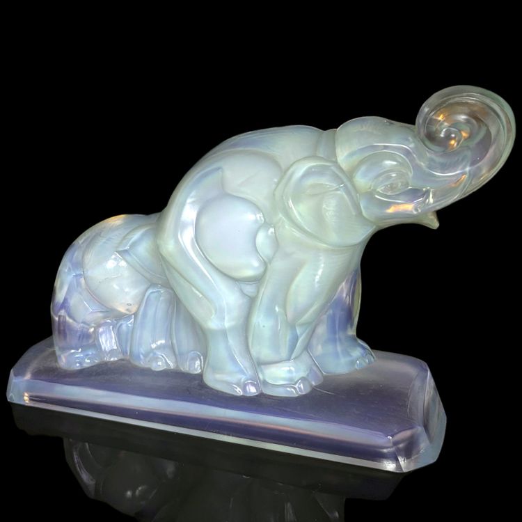 Elephants Art Deco sculpture by Sabino