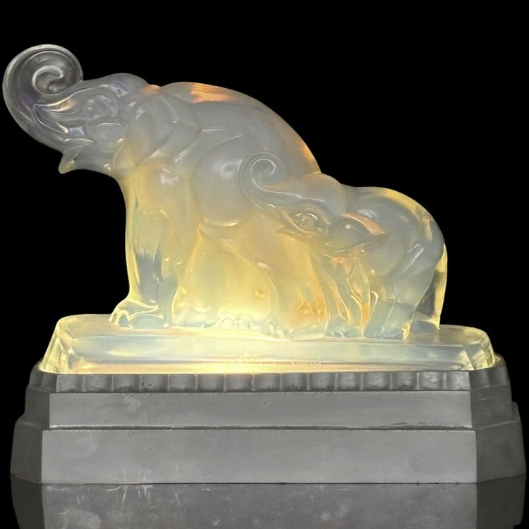 Elephants Art Deco sculpture by Sabino