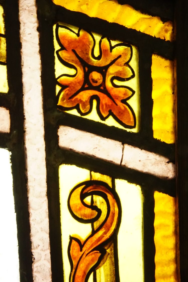 Vetrate - finestre di vetro colorato - agrifogli e girasoli