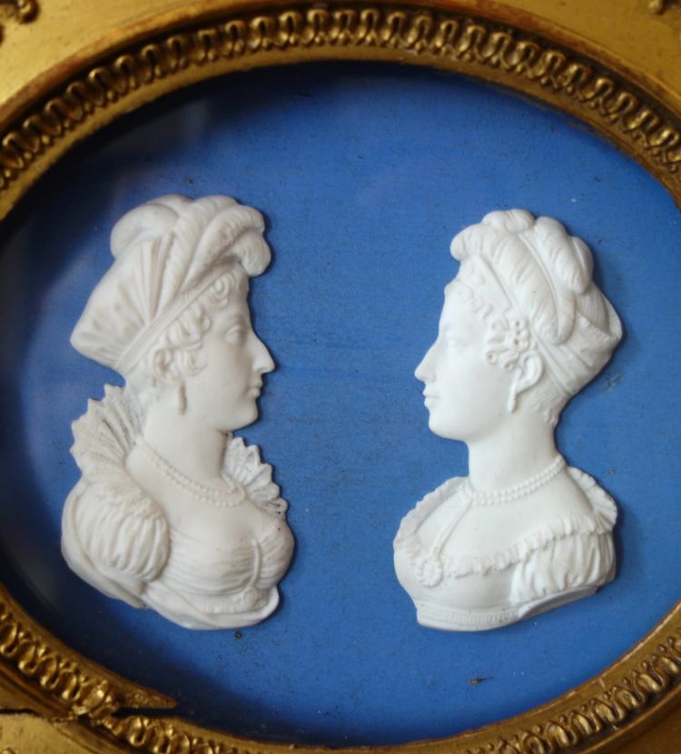 Manufacture de Sèvres - Paar Porträts der Herzoginnen von Angoulême und Berry nach Wedgwood-Art