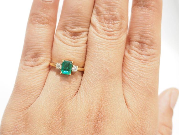 Bague Émeraude Zambie 0,85ct Diamants E VS Or Jaune 18kt 