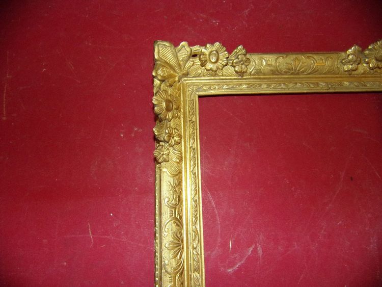 Cadre époque 19ème, En Bois Doré.