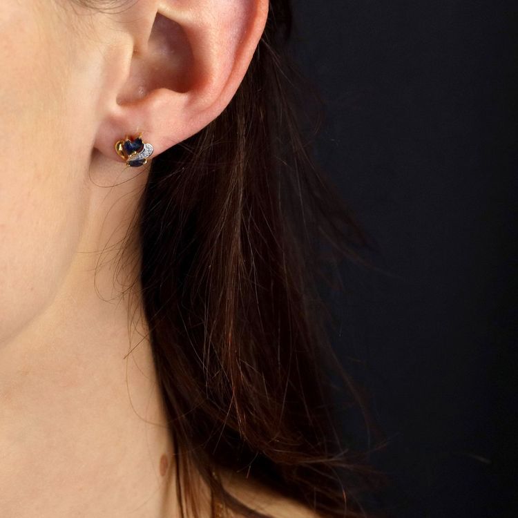 Puces d'oreilles or jaune diamants saphirs navette