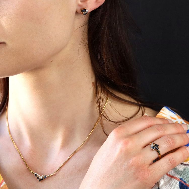Puces d'oreilles or jaune diamants saphirs navette