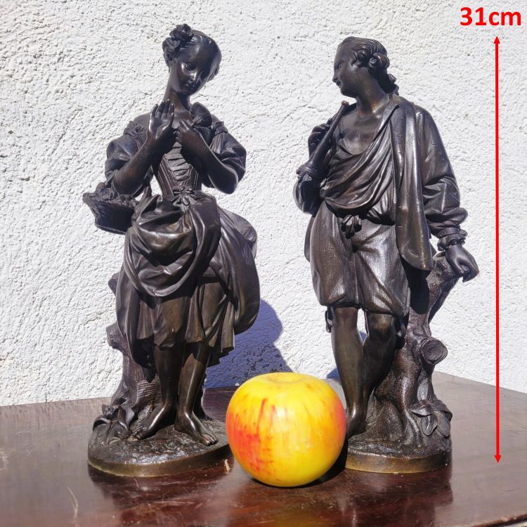 Couple of gallants in bronze, H 31cm, 19th century