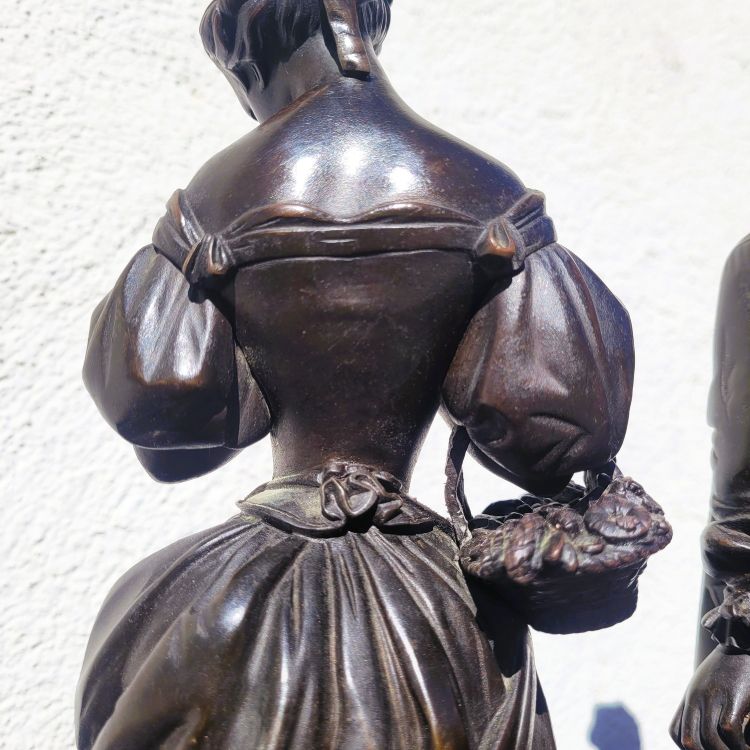 Couple of gallants in bronze, H 31cm, 19th century