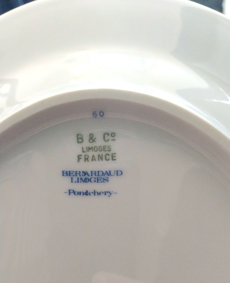 Schale aus Limoges-Porzellan, Manufaktur Bernardaud, Modell "Pondichery".