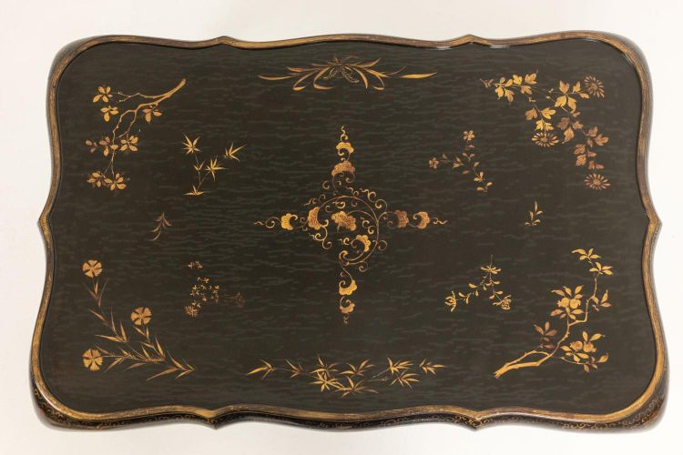 Tavolino con piano estraibile in legno laccato rosso e nero. 1950s. LS6765484
