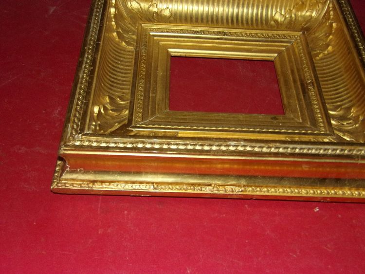 Cornice per canale, XIX secolo, in legno dorato.