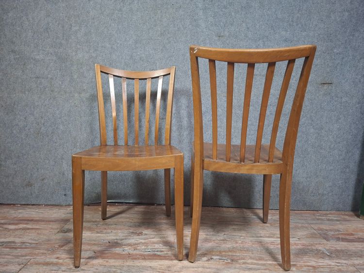 Coppia di sedie vintage in legno chiaro, dal design sobrio ed elegante, ( 1950)