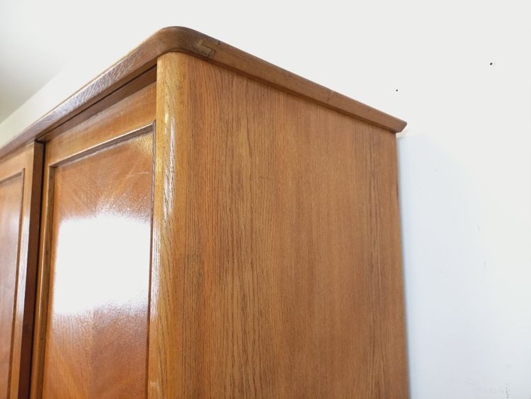 Armadio vintage in rovere degli anni '60