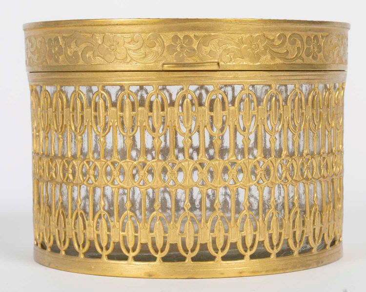 Petit coffret à bijoux en bronze doré et émail rose, époque XIXᵉ siècle
