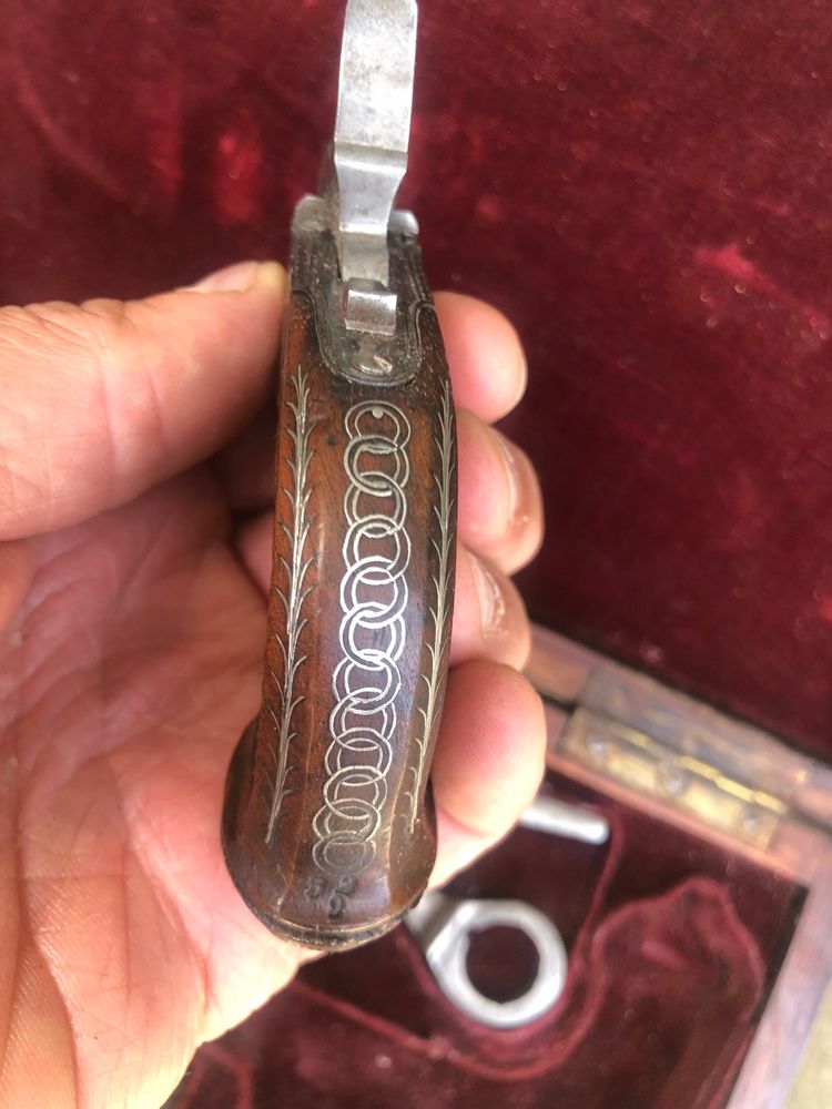 BEAU COFFRET DE PISTOLETS DE VOYAGE À PERCUTION