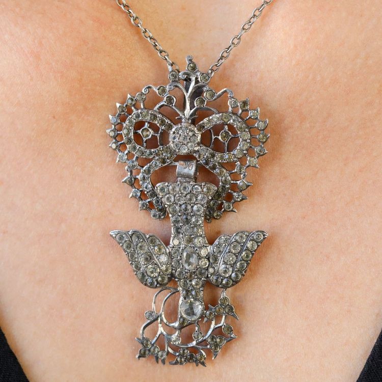 Collier ancien Saint Esprit argent