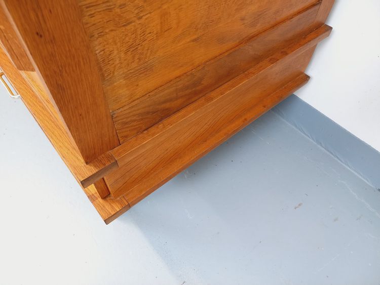 Armadio vintage in rovere degli anni '60