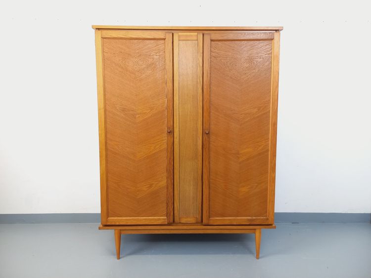 Armadio vintage in rovere degli anni '60