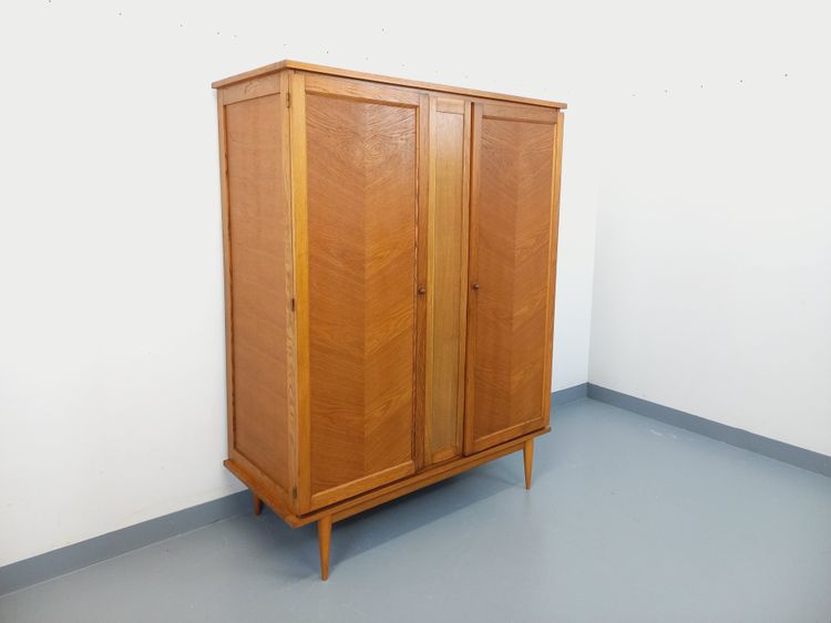 Armadio vintage in rovere degli anni '60