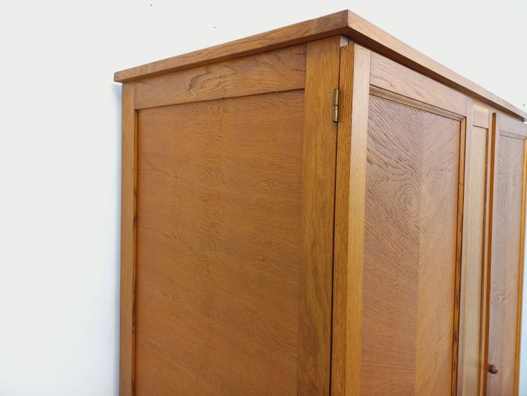Armadio vintage in rovere degli anni '60