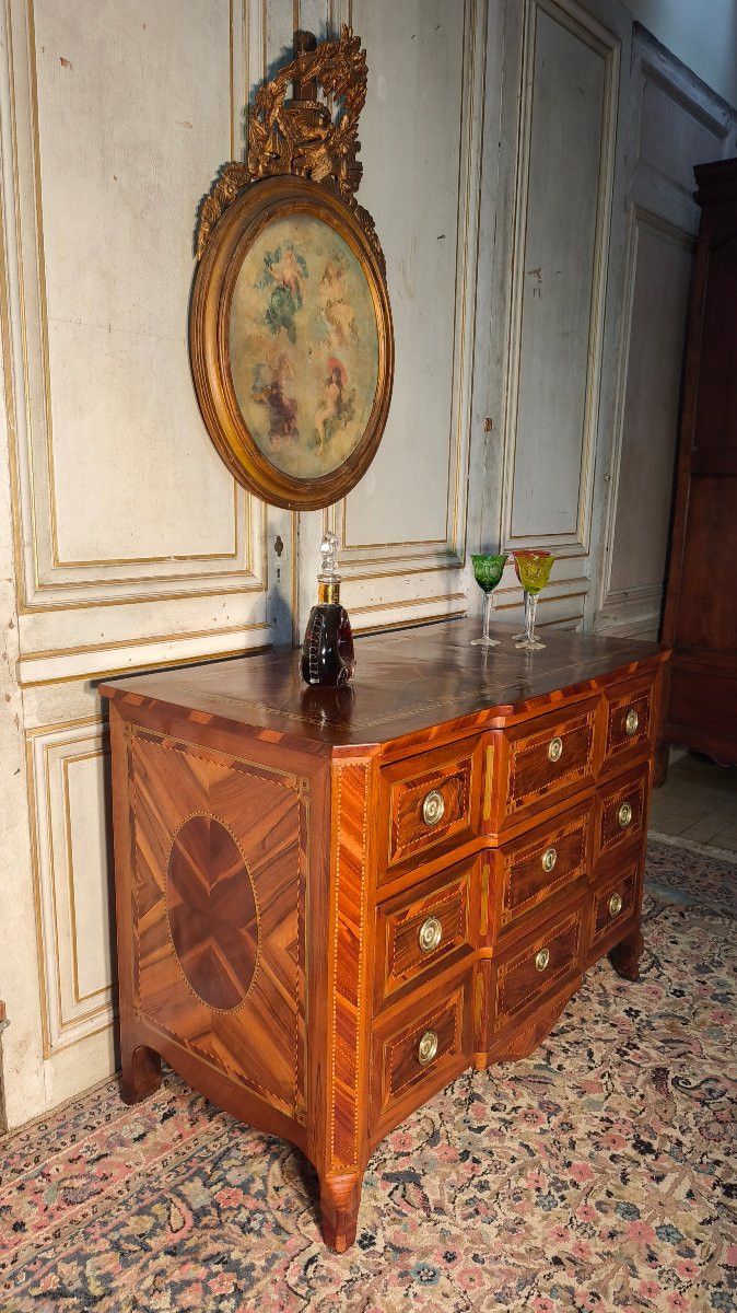 Commode louis XVI en marqueterie 18 ème