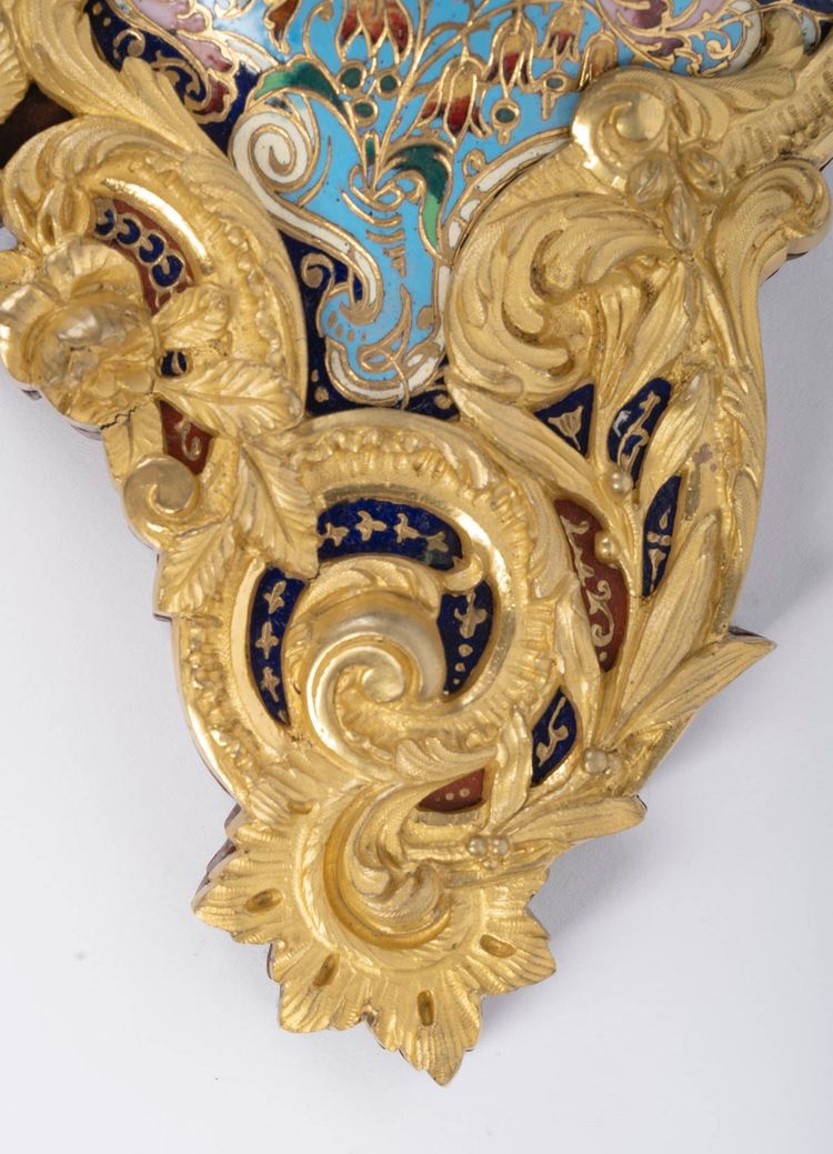 Rare petit cartel d’applique en bronze doré et émaux cloisonnés, style Louis XV, XIXᵉ siècle