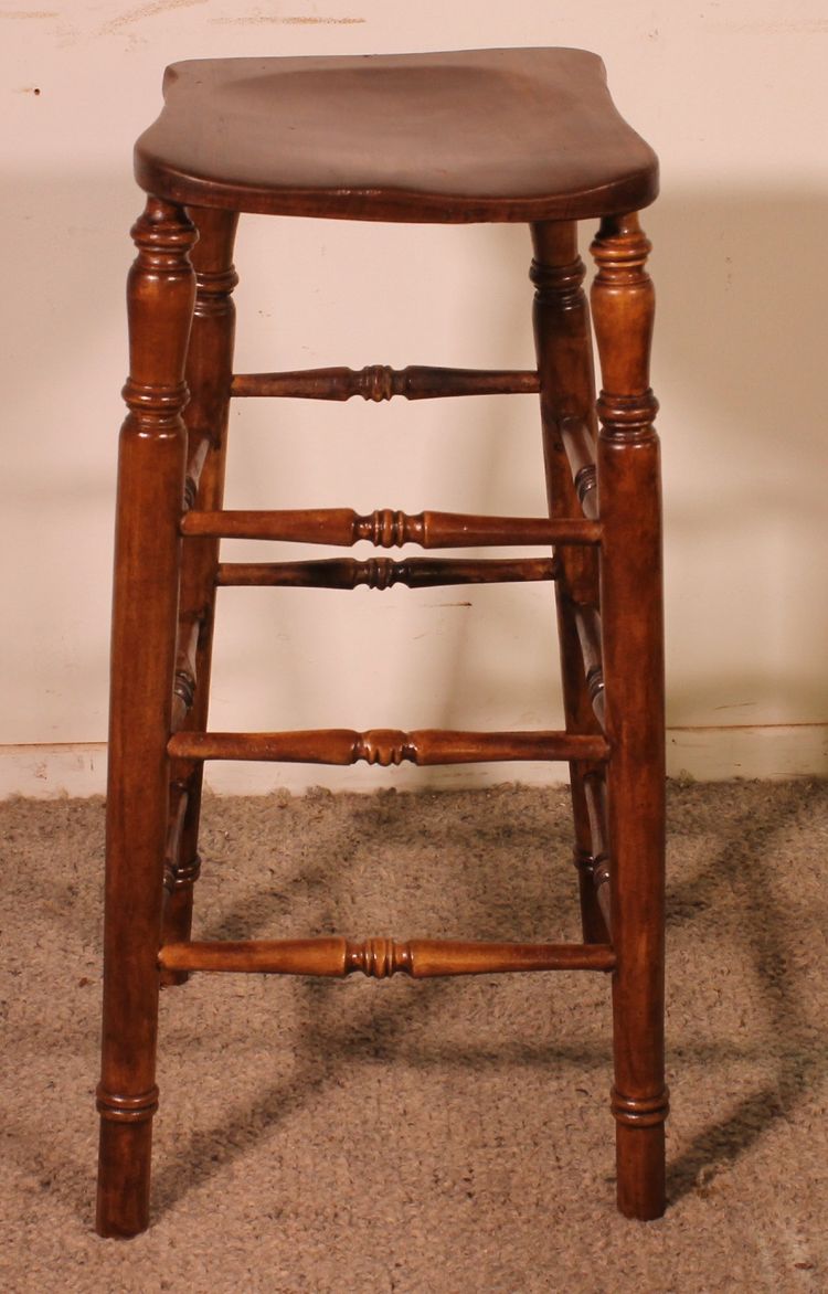 tabouret haut de bar en orme du 19° siècle
