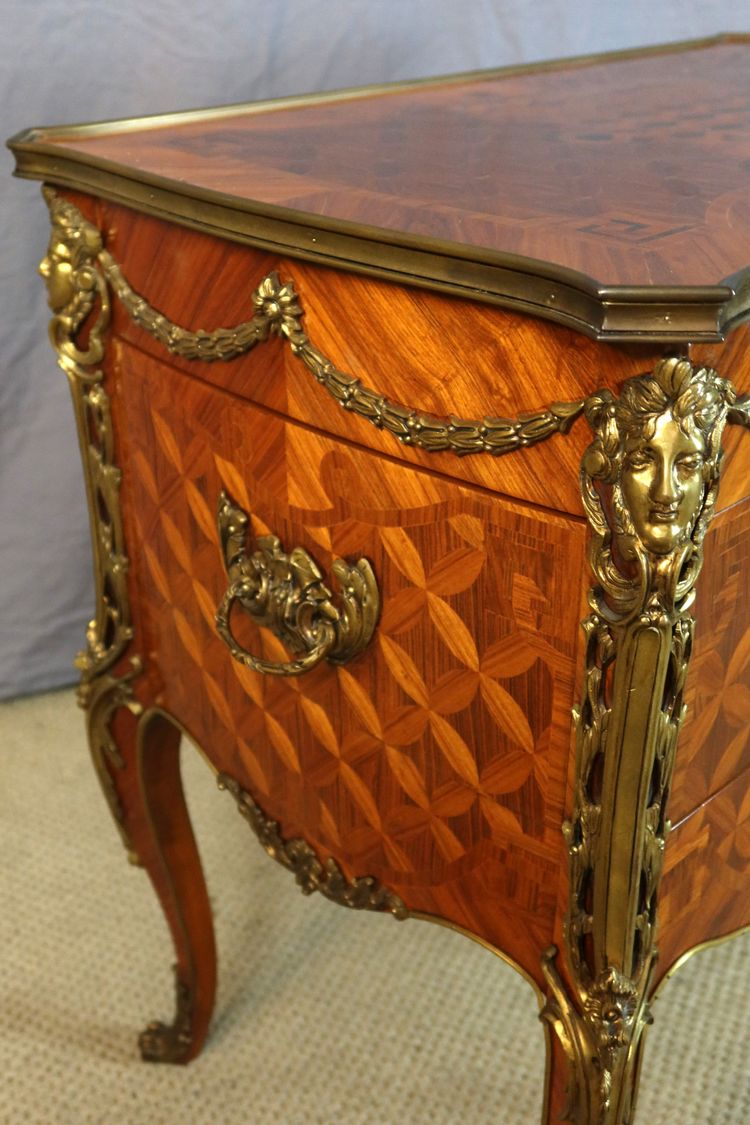Commode à combinaisons formant coiffeuse d'après un modèle de JF Leleu