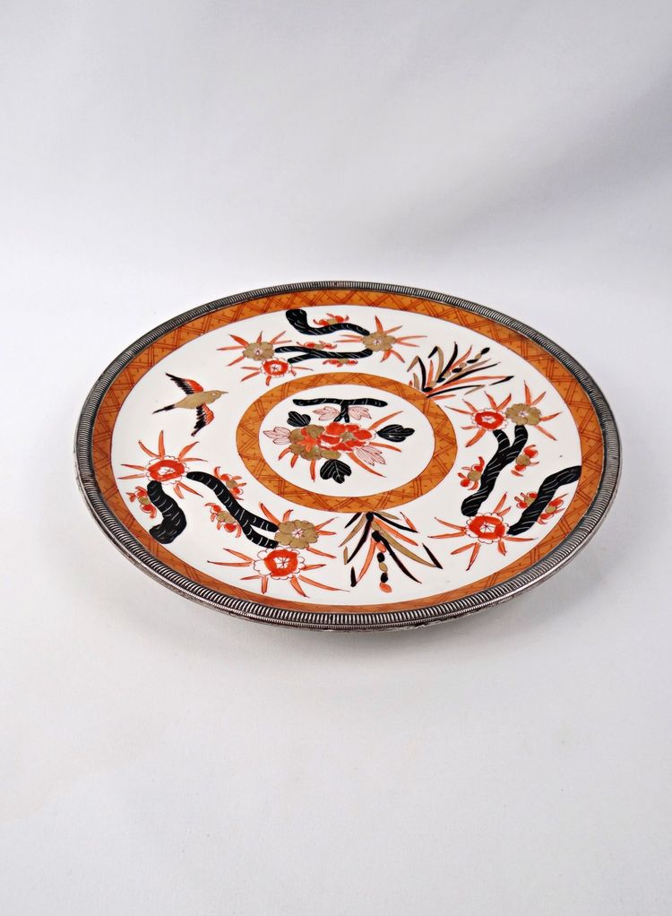 Grand plat en porcelaine style Imari contour en argent massif fin XIXe