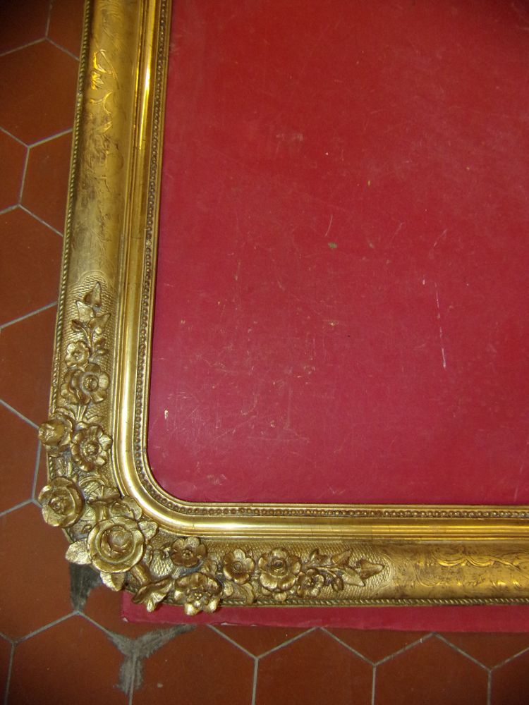 Cadre époque 19ème, en bois doré.