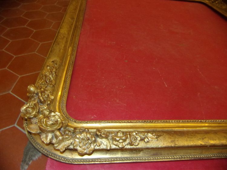 Cadre époque 19ème, en bois doré.