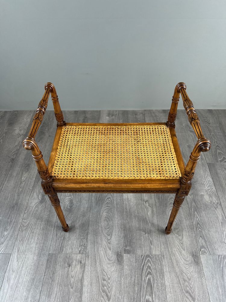 Banquette / tabouret en bois sculpté et cannage, XXe siècle