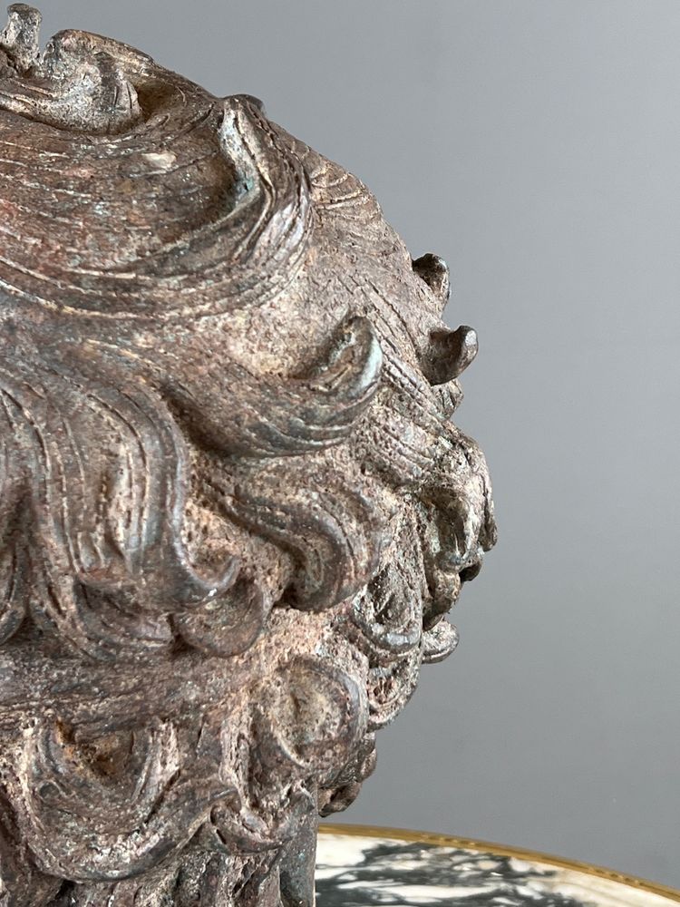 Busto scultoreo in bronzo su base, XX secolo