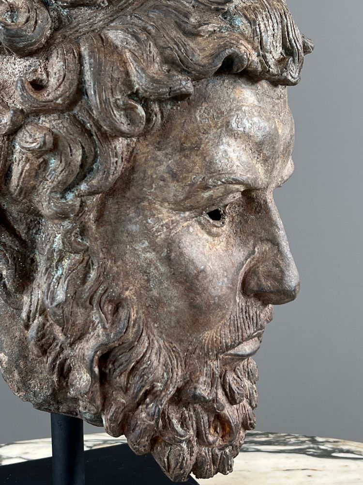 Busto scultoreo in bronzo su base, XX secolo