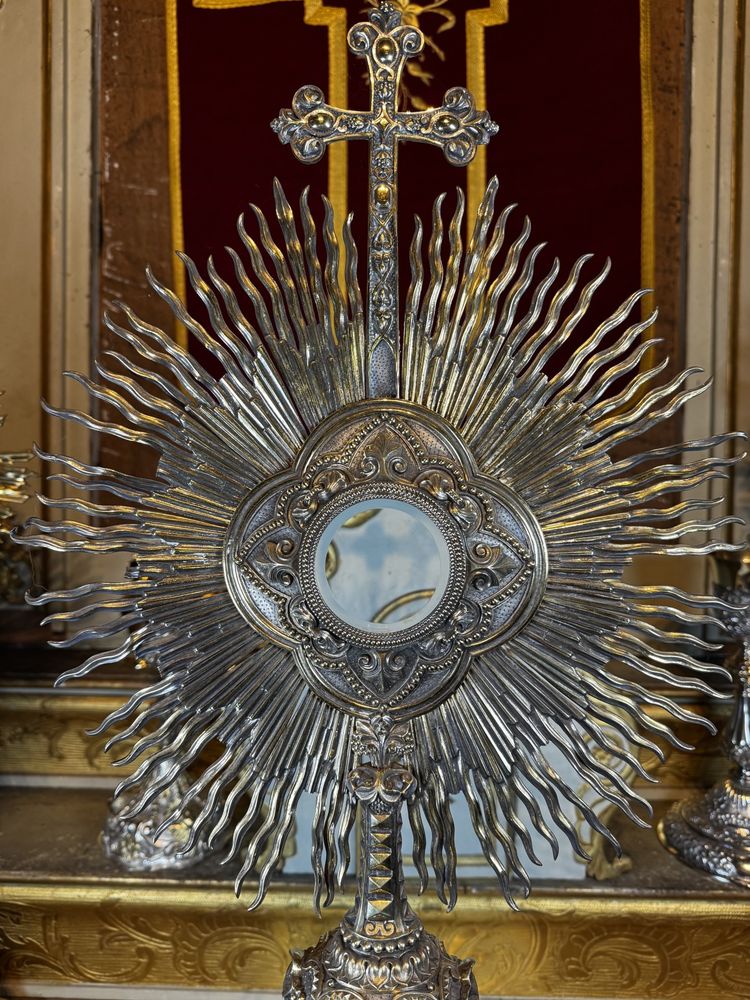 Imponente ostensorio in argento dorato - XIX secolo