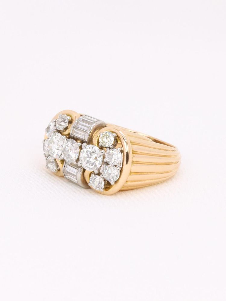 Vintage godron ring in yellow gold and diamonds