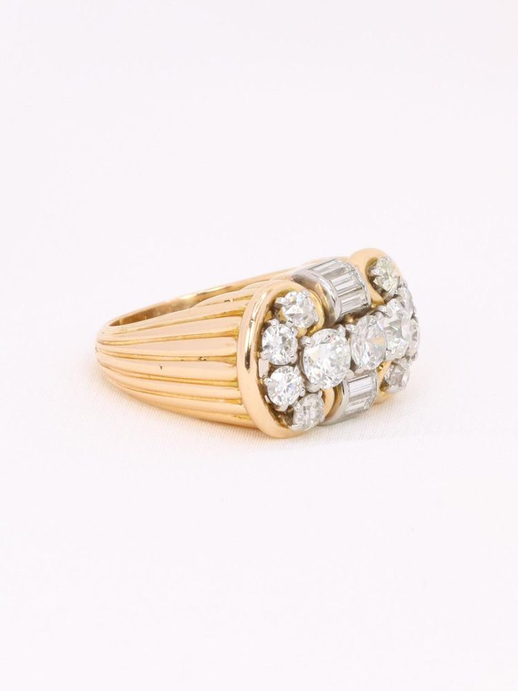 Vintage godron ring in yellow gold and diamonds