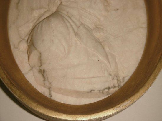 Due medaglioni in marmo