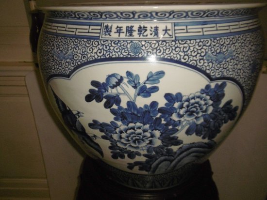 Flowerpot and Chinese stand