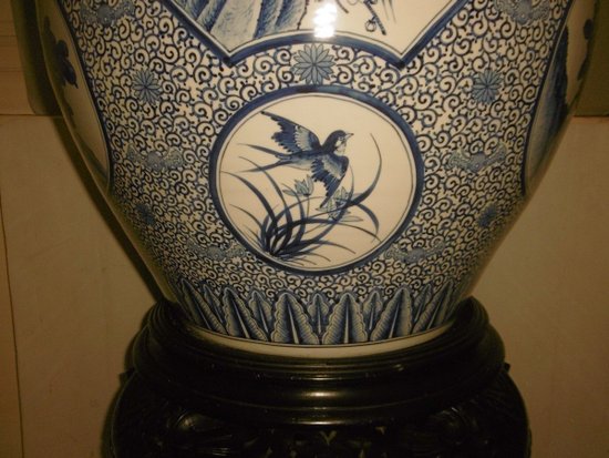 Flowerpot and Chinese stand