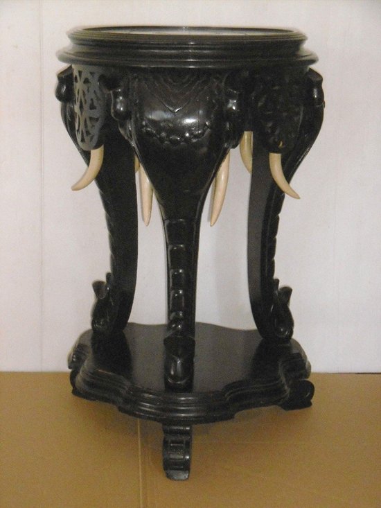 Flowerpot and Chinese stand