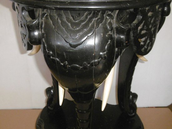 Flowerpot and Chinese stand