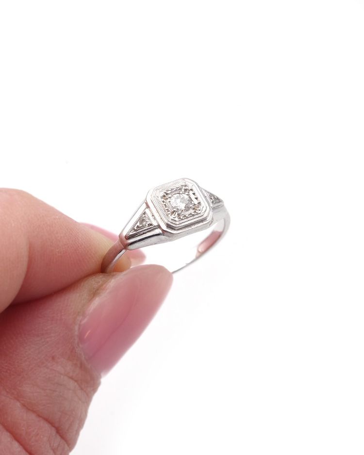Art-Deco-Solitärring, 0,10 ct, aus Platin